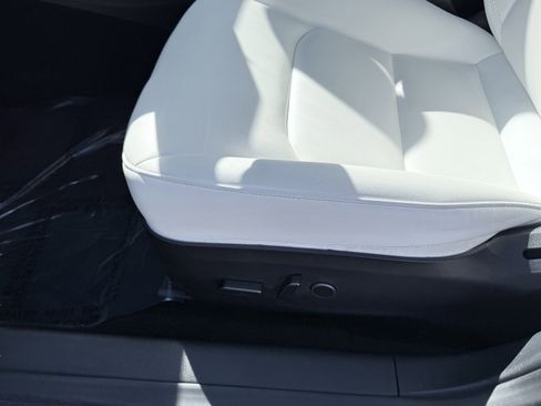 Used 2023 Tesla Model 3 Standard Range image 25