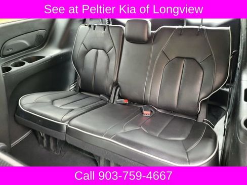 Used 2025 Chrysler Pacifica Limited FWD image 21