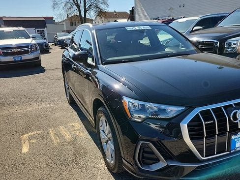 Used 2021 Audi Q3 2.0T Premium w/ Convenience Package AWD/4WD image 3