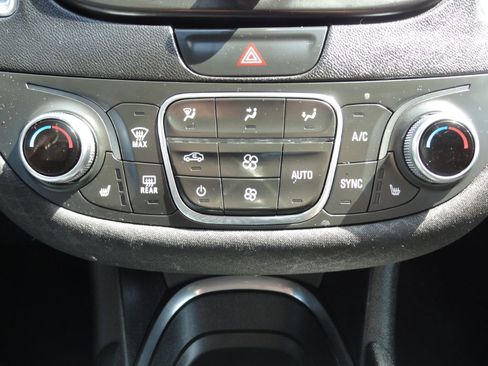 Used 2019 Chevrolet Malibu LT image 16