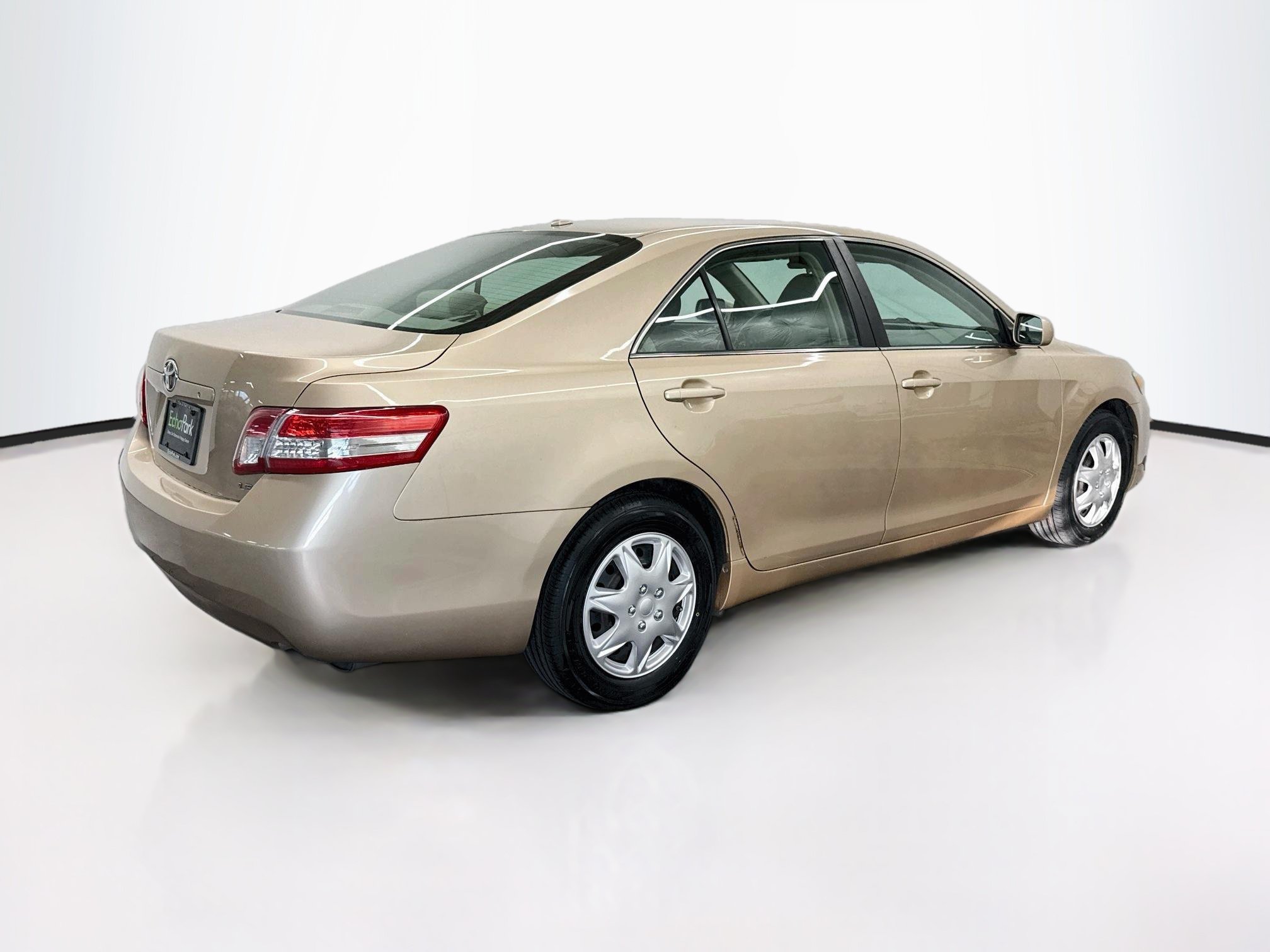 Used 2011 Toyota Camry LE FWD image 9