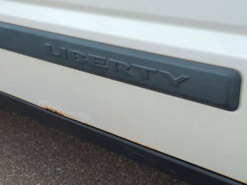 Used 2008 Jeep Liberty Sport image 12