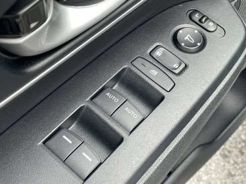 Used 2020 Honda CR-V Touring image 14