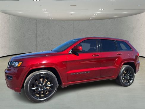 Used 2021 Jeep Grand Cherokee Laredo X image 1