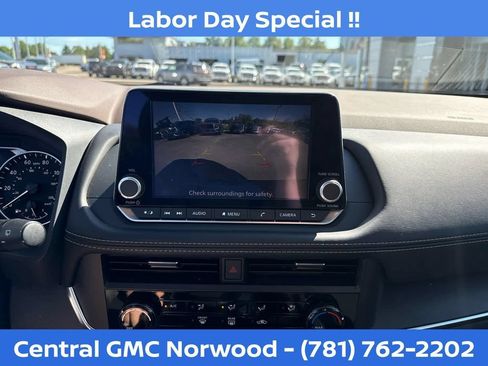 Used 2023 Nissan Rogue S AWD/4WD image 18