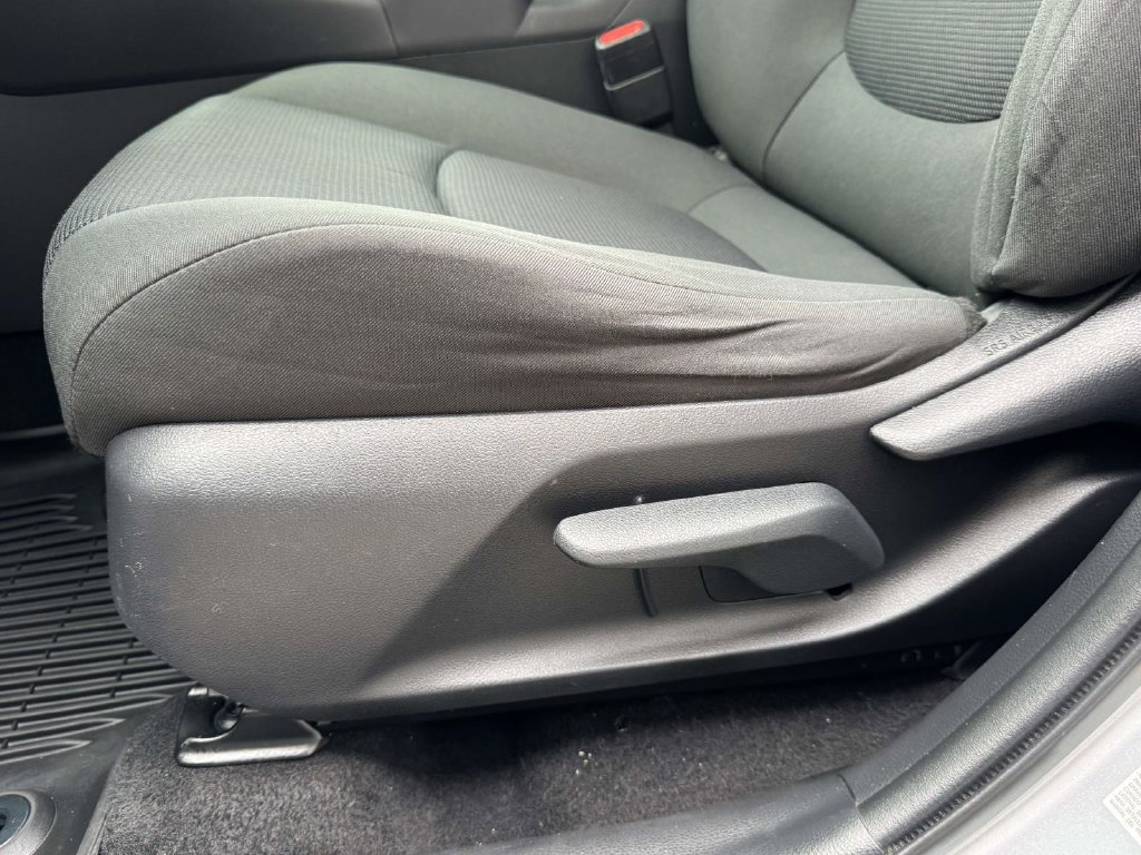 Used 2019 Toyota RAV4 LE w/ All Weather Liner Package AWD/4WD image 19