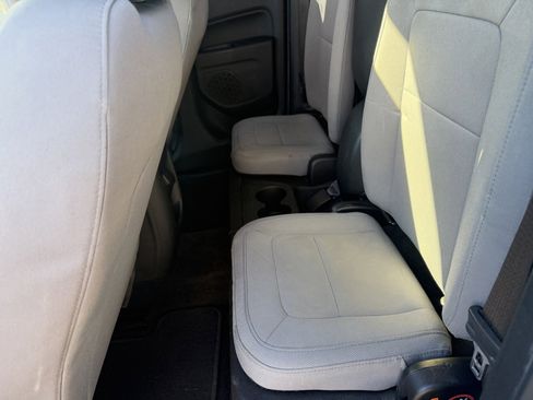 Used 2015 Chevrolet Colorado W/T RWD image 16