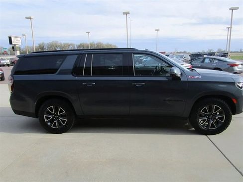 Used 2021 Chevrolet Suburban Z71 w/ Z71 Off-Road Package AWD/4WD image 7