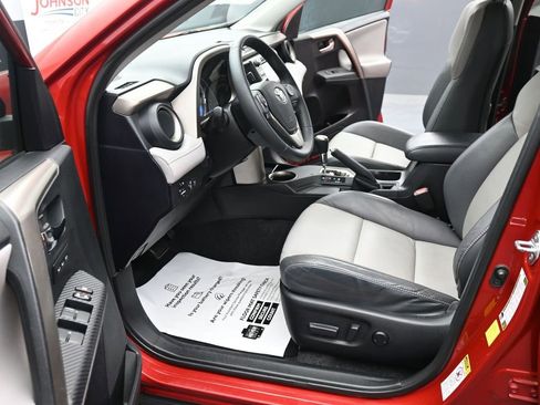 Used 2015 Toyota RAV4 Limited image 17