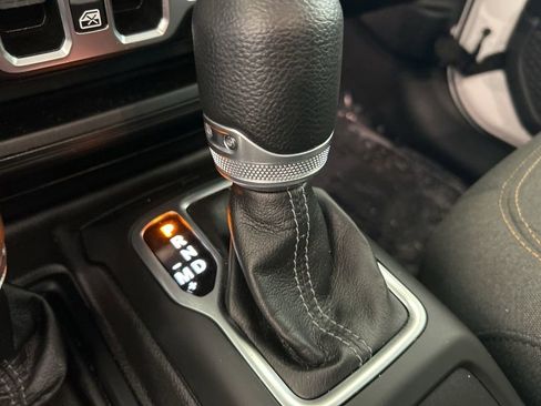 Used 2025 Jeep Wrangler Unlimited Sahara image 8