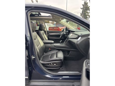 Used 2017 Cadillac XT5 Luxury w/ Driver Awareness Package image 8