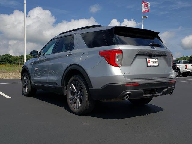 Used 2023 Ford Explorer XLT w/ Equipment Group 202A AWD/4WD image 8