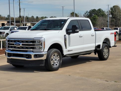 Used 2024 Ford F250 Lariat w/ FX4 Off-Road Package image 3