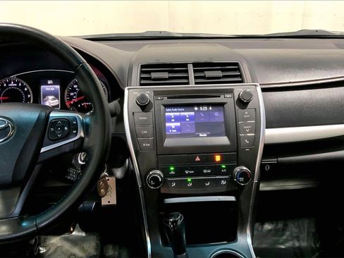 Used 2016 Toyota Camry LE image 5