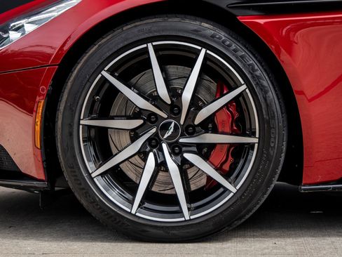 Used 2017 Aston Martin DB11 V12 RWD image 13