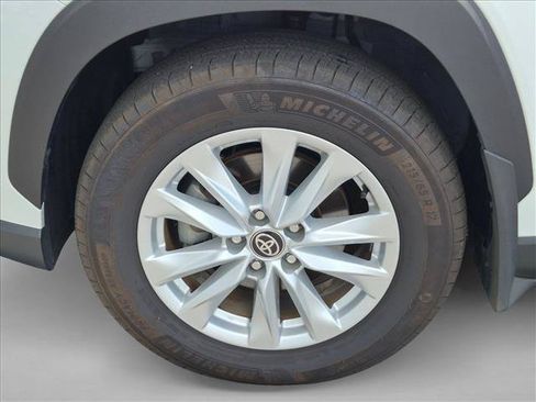 Used 2024 Toyota Corolla Cross LE FWD image 10
