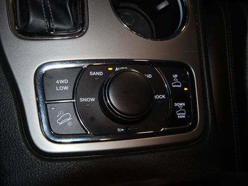 Used 2020 Jeep Grand Cherokee Overland image 19