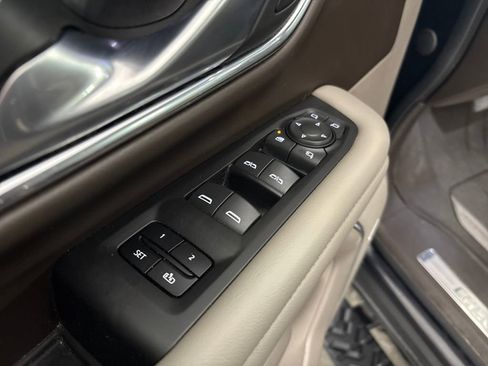 Used 2022 Chevrolet Tahoe Z71 w/ Z71 Off-Road Package AWD/4WD image 15