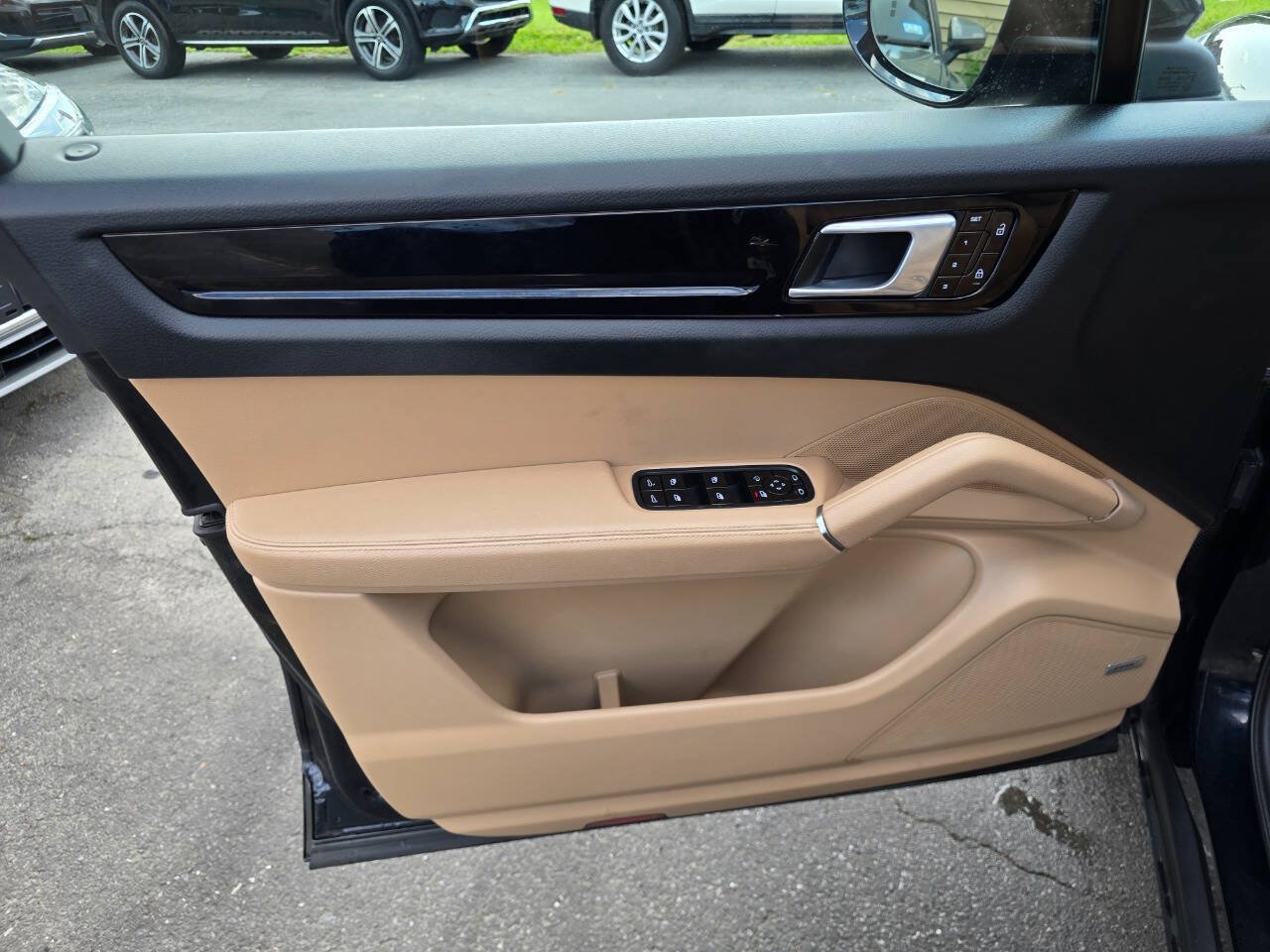 Used 2019 Porsche Cayenne AWD/4WD image 15
