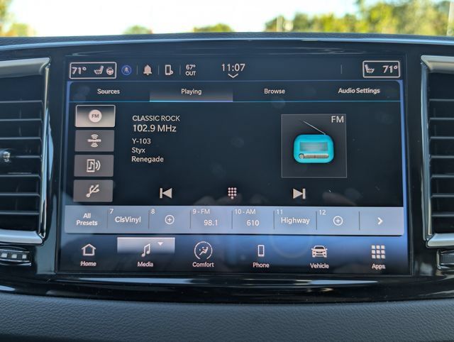 Used 2024 Chrysler Pacifica Touring-L FWD image 25