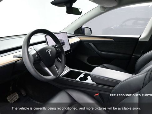 Used 2023 Tesla Model Y 2WD image 7