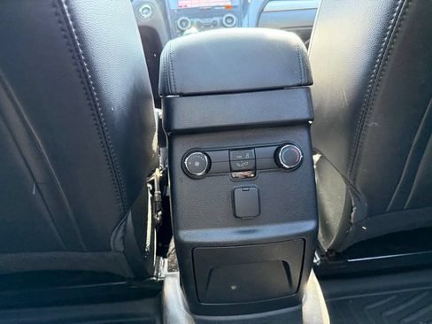 Used 2019 Ford Explorer XLT w/ Equipment Group 202A FWD image 23