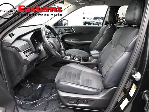 Used 2024 Mitsubishi Outlander AWD image 13