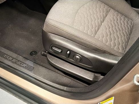 Used 2018 Chevrolet Equinox LT image 18