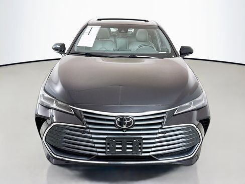 Used 2019 Toyota Avalon Limited image 2