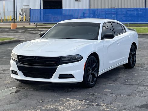 Used 2021 Dodge Charger SXT w/ Blacktop Package RWD image 5