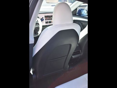 Used 2023 Tesla Model Y Performance image 22