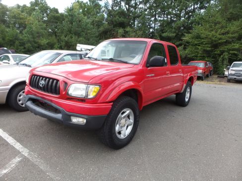 Used 2004 Toyota Tacoma PreRunner image 1