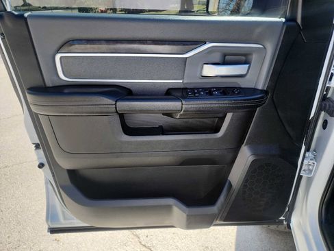 Used 2022 RAM 2500 Big Horn w/ Cold Weather Group image 17