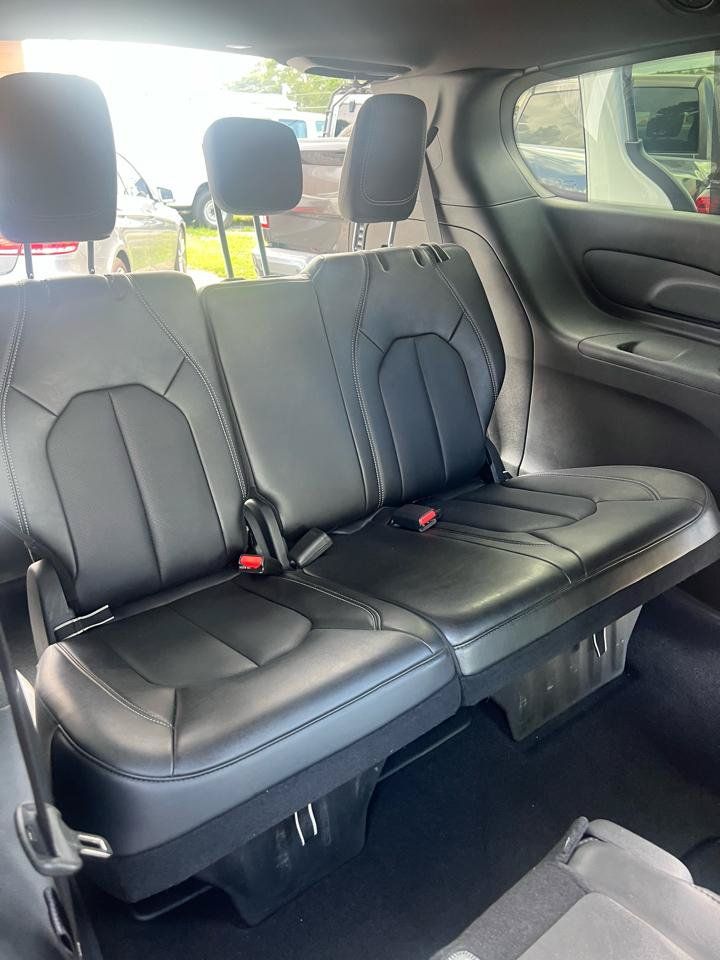 Used 2026 Chrysler Pacifica Select FWD image 11