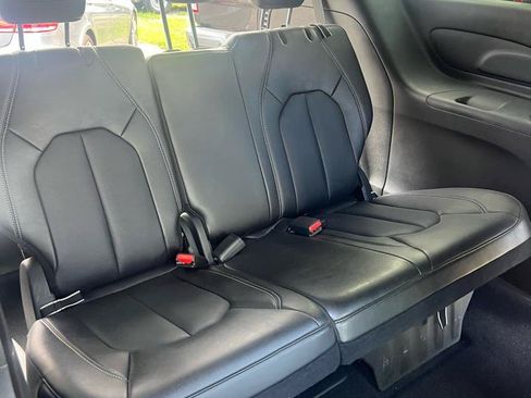 Used 2026 Chrysler Pacifica Select FWD image 11