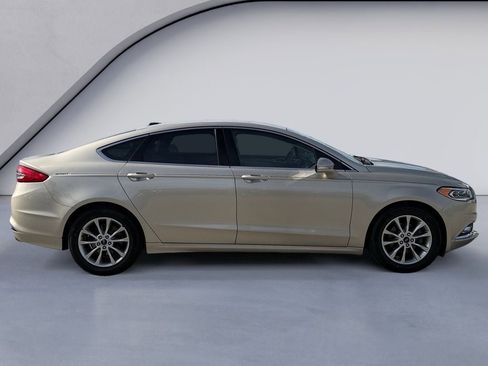 Used 2017 Ford Fusion SE w/ Fusion SE Technology Package image 6