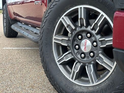 Used 2024 GMC Sierra 1500 AT4 w/ Technology Package image 2