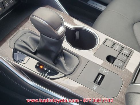 Used 2023 Toyota Highlander Limited FWD image 27