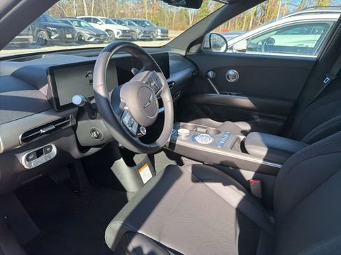 Used 2025 Genesis GV60 Advanced image 11