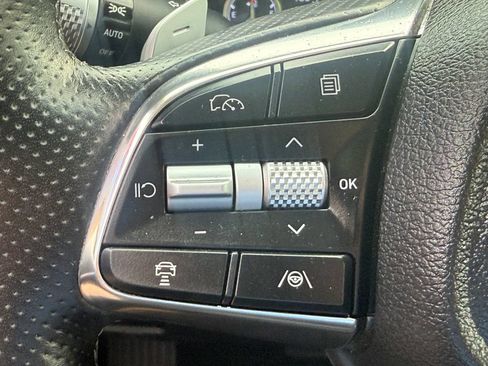 Used 2025 Genesis G70 2.5T RWD image 19