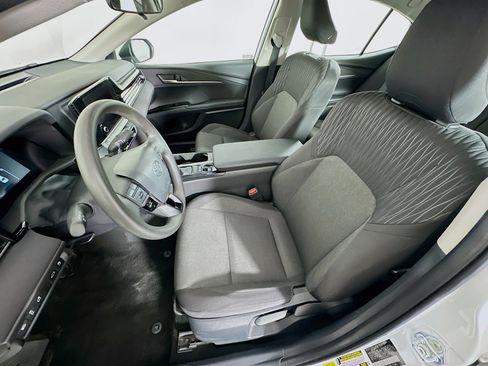 Used 2025 Toyota Camry LE image 13