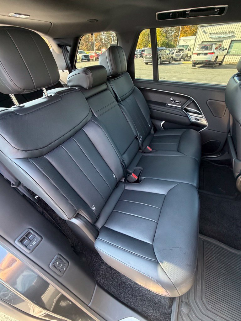 Used 2025 Land Rover Range Rover Long Wheelbase SE AWD/4WD image 18