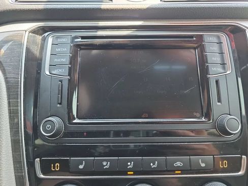 Used 2016 Volkswagen Passat 1.8T SE FWD image 28