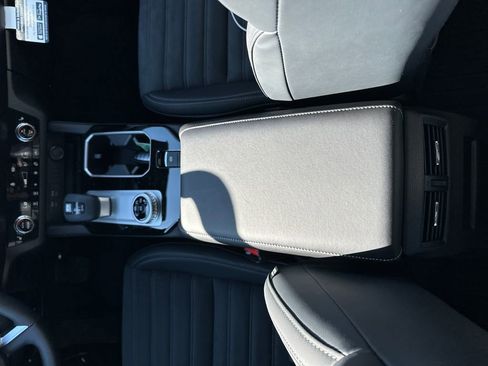 New 2026 Mitsubishi Outlander AWD image 19