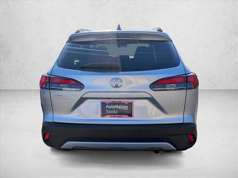 Used 2024 Toyota Corolla Cross XLE image 6