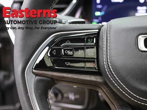 Used 2023 Jeep Grand Cherokee Overland w/ Luxury Tech Group IV AWD/4WD image 15