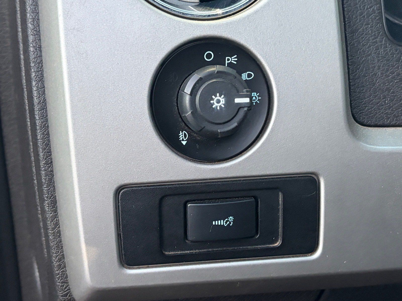 Used 2014 Ford F150 FX4 w/ Equipment Group 402A Luxury AWD/4WD image 9