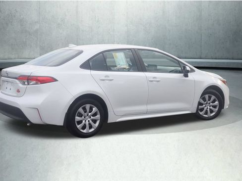 Used 2025 Toyota Corolla LE FWD image 10