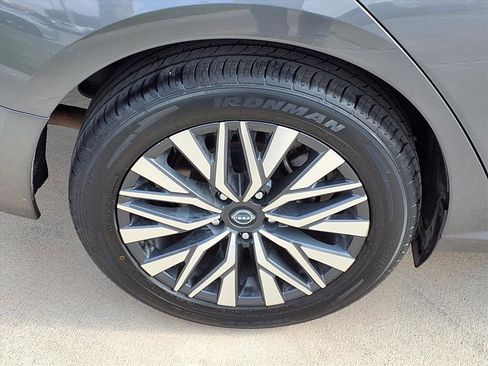 Used 2024 Nissan Altima 2.5 SV image 9