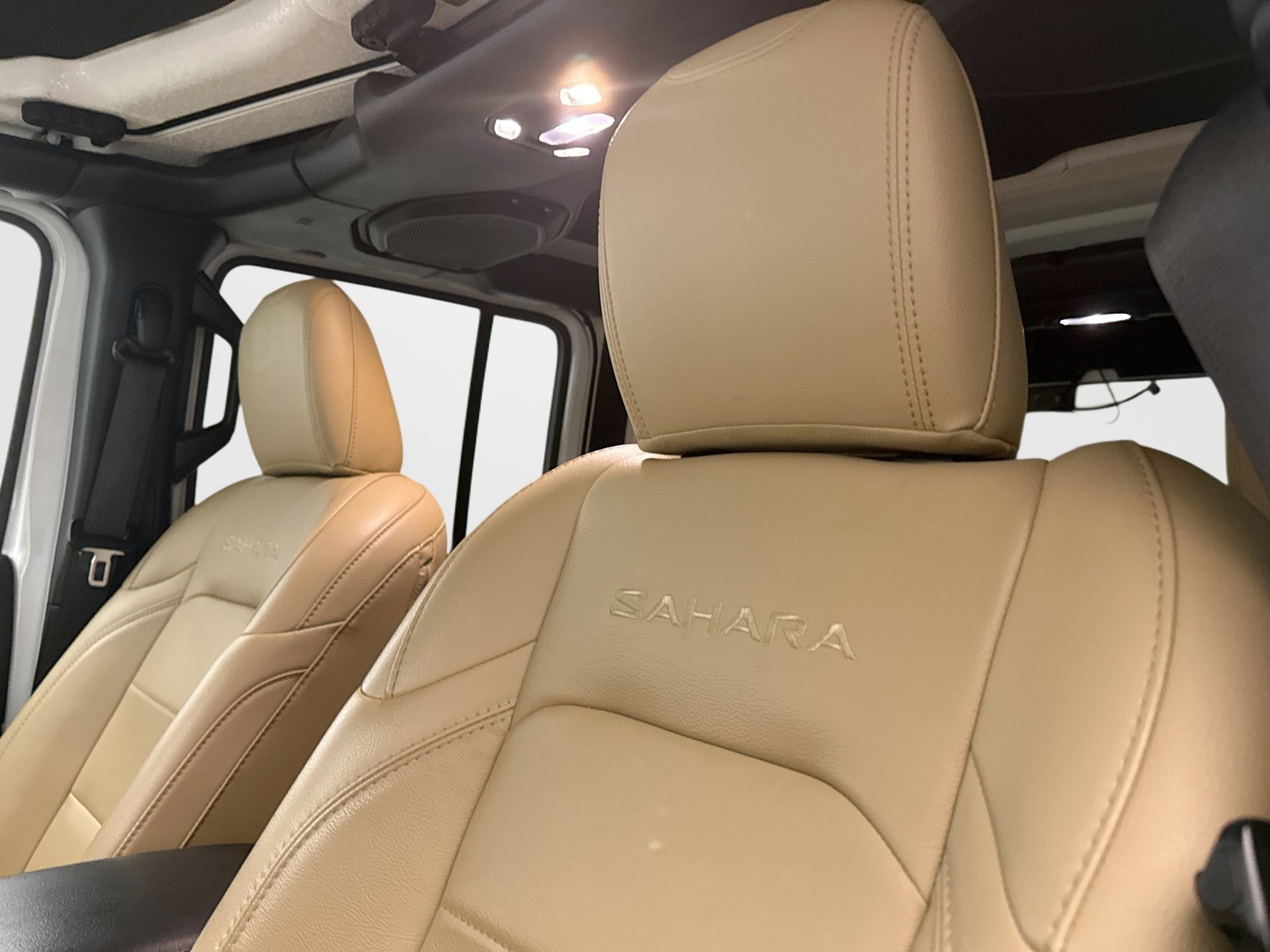 Used 2019 Jeep Wrangler Unlimited Sahara w/ Dual Top Group AWD/4WD image 8